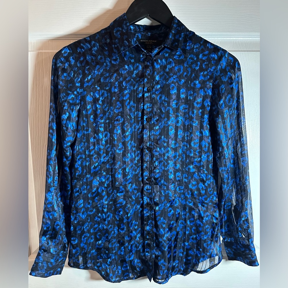 Banana Republic Dillon Shirt – Blue Leopard Print (XS Petite) - Picture 3 of 14